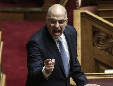 Απίστευτο: Βουλευτές του ΣΥΡΙΖΑ χειροκρότησαν τη ΝΔ στη Βουλή - Από κοινού επίθεση στη Χρυσή Αυγή